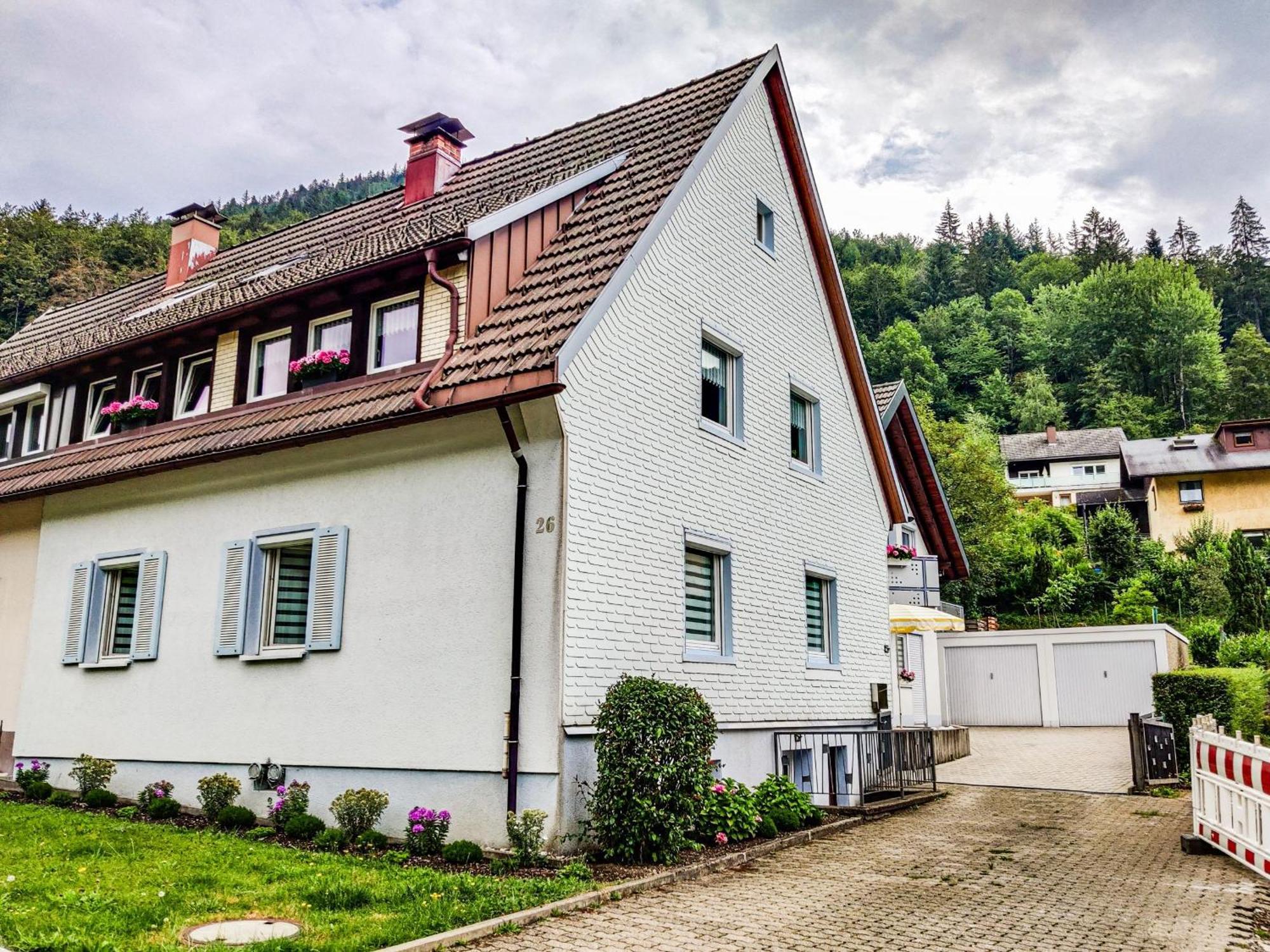 Ferienwohnung Ella, 95Qm, Terrasse トートナウ エクステリア 写真